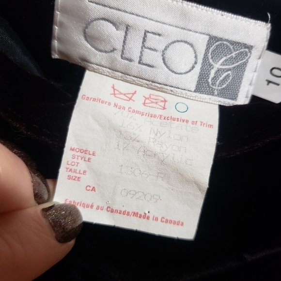 Vintage Cleo Velvet Skirt Burgundy Made in Canada - Picture 6 of 10